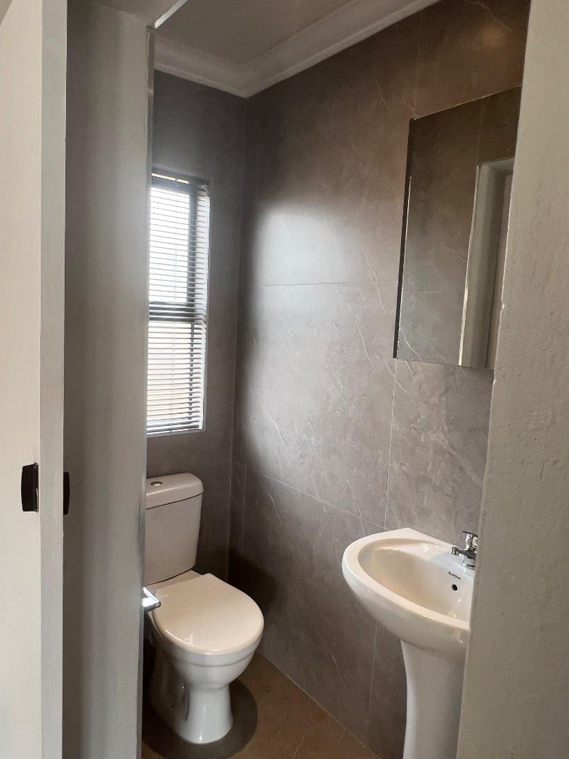 To Let 8 Bedroom Property for Rent in Bethanie North West
